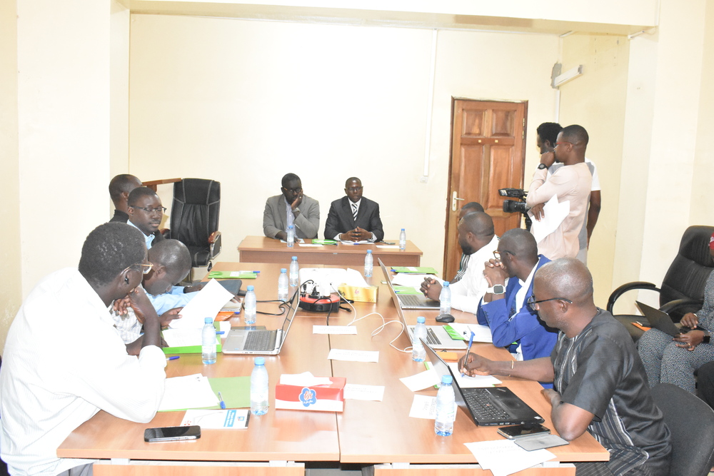 Atelier de Finalisation des Cours de Mircrocertification en Pédagogie Numérique. Le 14 novembre 2024, l'Institut de Formation Ouverte et à Distance (IFOAD) a lancé un atelier de finalisation pour la mise en œuvre effective du programme de mircrocertification en pédagogie numérique, destiné au personnel de formation de l'enseignement supérieur. Cet événement a été présidé par le Pr Abdoul Aziz NDIAYE, Vice-Président du Conseil Académique représentant le recteur empêché, en présence des formateurs, du personn